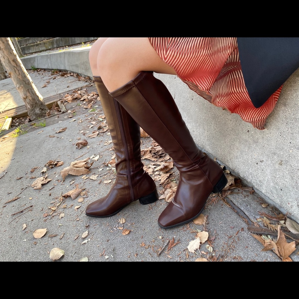Brown middle boots, Size 6